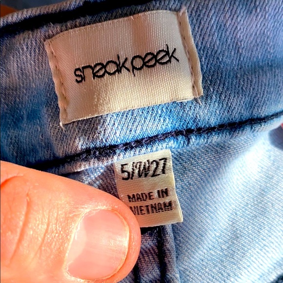 Sneak Peek Jeans - Picture 4 of 4